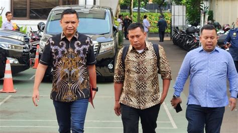 Masalahkan Ponsel Staf Hasto Ikut Disita Pdip Laporkan Penyidik Kpk