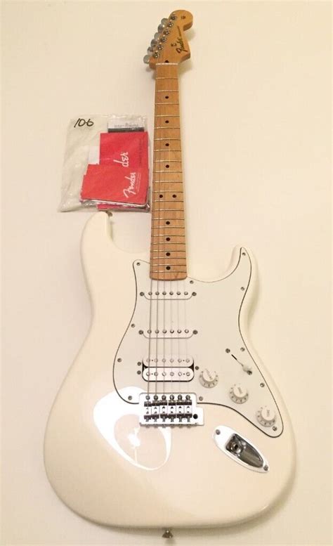 Fender Standard Stratocaster Hss Excellent Condition Arctic White With Maple Fingerboard