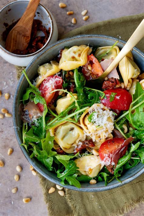 Mein Mediterraner Tortellinisalat Mit Rucola Schinken Und Getrockneten