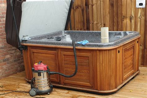 Keeping Your Hot Tub Clean Scum Scale And Stains Bms Spas