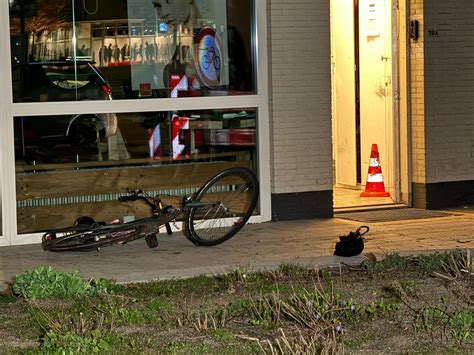 Twee Zwaargewonden Na Steekpartij Twee Verdachten Aangehouden