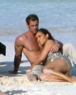 Jennifer Lopez Exposing Her Bare Ass In Some Photoshoot On Beach And Her Tummy Porn Pictures