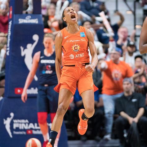 Pin By Womens Basketball Daily On Wnba 2019 Sports Women Womens Basketball Love And Basketball