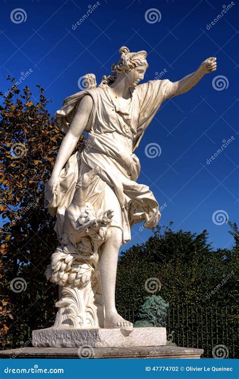 Caccia Diana Statue Nei Giardini Del Palazzo Di Versailles Fotografia ...