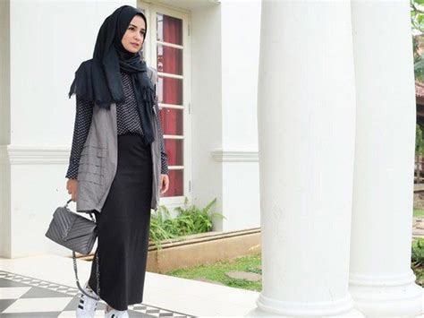 Padu Padan Gaya Kasual Hijab Dan Vest Yang Bisa Kamu Pakai Buat