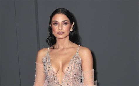 Aislinn Derbez Triunfa Con Naked Dress En Los Premios Platino