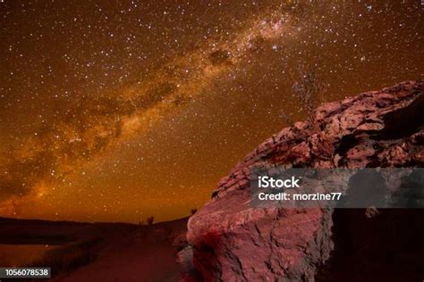 Céu Do Atacama A Noite - Foto de Céu À Noite No Deserto De Atacama e mais fotos de stock de ...