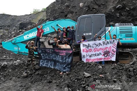 Aksi Tolak Penambangan Pasir Ilegal Lereng Gunung Sindoro ANTARA News