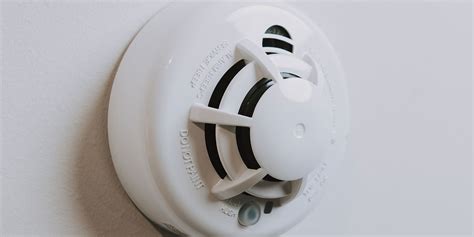 How to Stop Smoke Detectors From Beeping