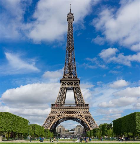 Where is the Eiffel Tower located in Paris? | Britannica