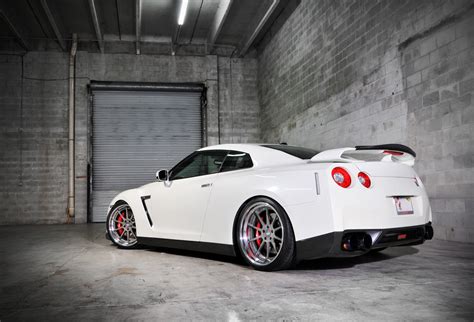 Nissan GT-R w/ COR Cipher Forged Wheels