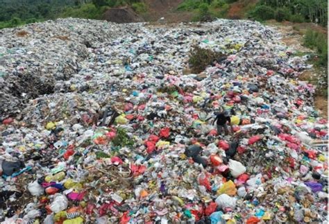 Setiap Hari Ribuan Ton Sampah Masuk TPA Benowo Surabaya LingkarJatim