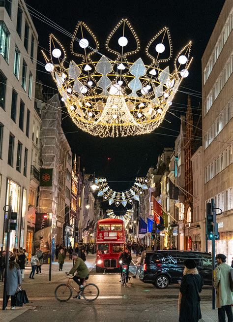 Bond Street Lights Up London With A Tribute To HM Queen Elizabeth II