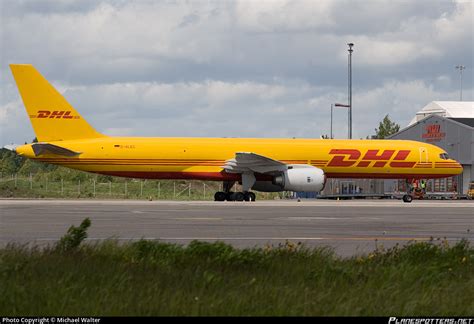 D ALEC DHL Aviation Boeing 757 236 SF Photo By Michael Walter ID