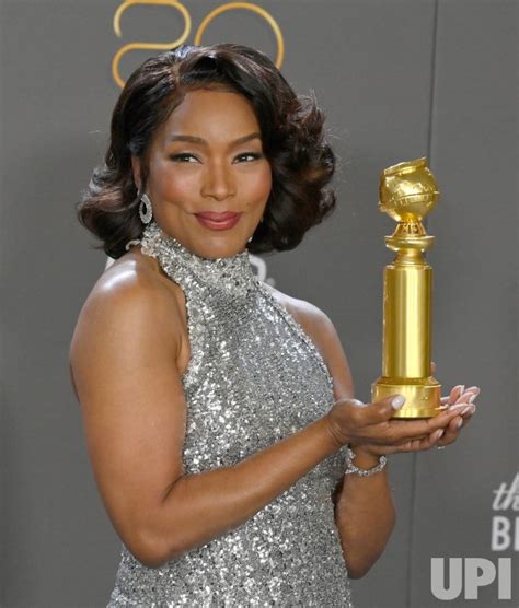 Photo Angela Bassett Wins Best Supporting Actress Award At The Golden Globes Lap20230110266