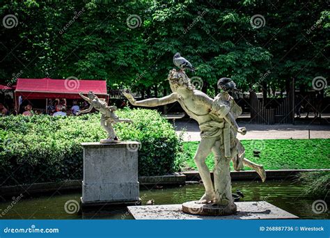 Statues in the Tuileries Garden in Paris Editorial Photo - Image of ...