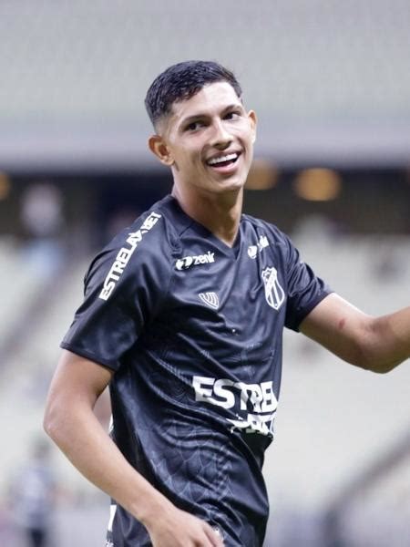 Corinthians Avança Pela Contratação De Pulga E Negocia Valor Com Ceará