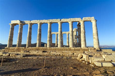 Grecia Cabo Sounio Ruinas De Un Antiguo Templo De Posidon En El Dios