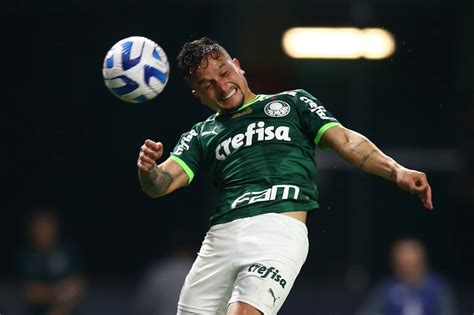 Mercado da bola Palmeiras define possível substituto de Artur