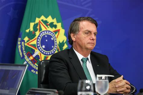 Ipec Bolsonaro é reprovado por 57 e aprovado por 38 Pesquisa