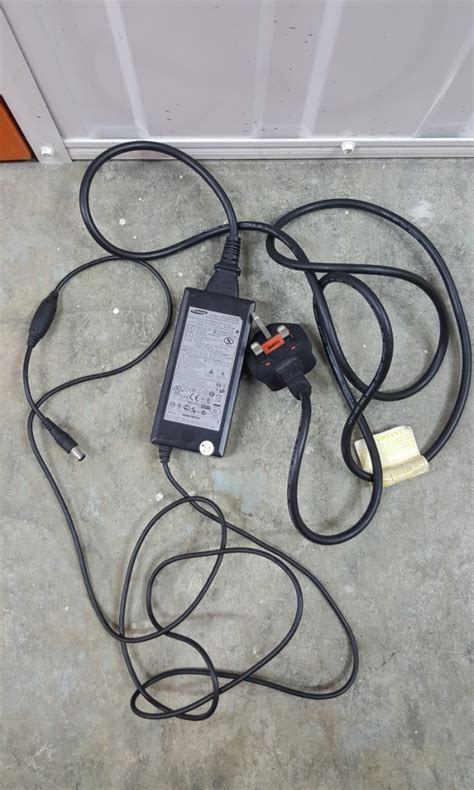 Samsung charger/ Samsung AC adaptor power plug model number : SAD03612A ...