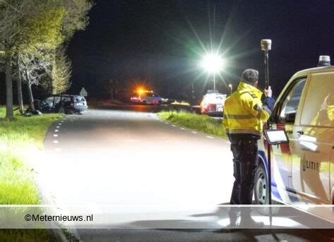 Automobilist Negeert Stopteken Politie En Knalt Na Achtervolging Tegen