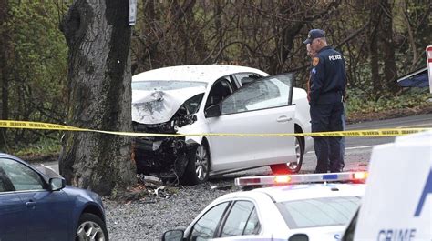 Cops Driver Dies After Car Strikes Tree In Centerport Newsday