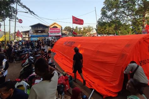 Bpbd Dki Beri Bantuan Pakaian Layak Pakai Untuk Korban Kebakaran Di