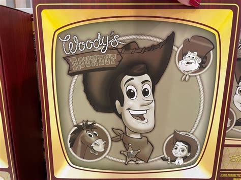 Photos Toy Story 2 Woodys Roundup Marionettes Arrive At Walt Disney