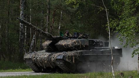 Germany Sends Leopard 2 Tanks To Kyiv Chancellor Scholz We Support