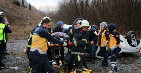 Kütahya da feci kaza Aynı aileden 2 si çocuk 4 kişi yaralandı