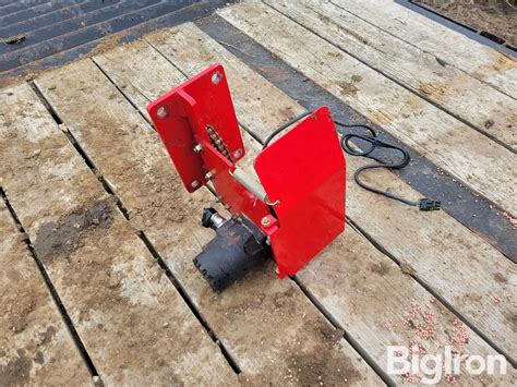 White 8800 Hydraulic Drive Bigiron Auctions