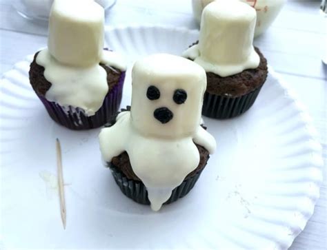 Easy Marshmallow Ghost Cupcakes For Halloween Oh My Creative