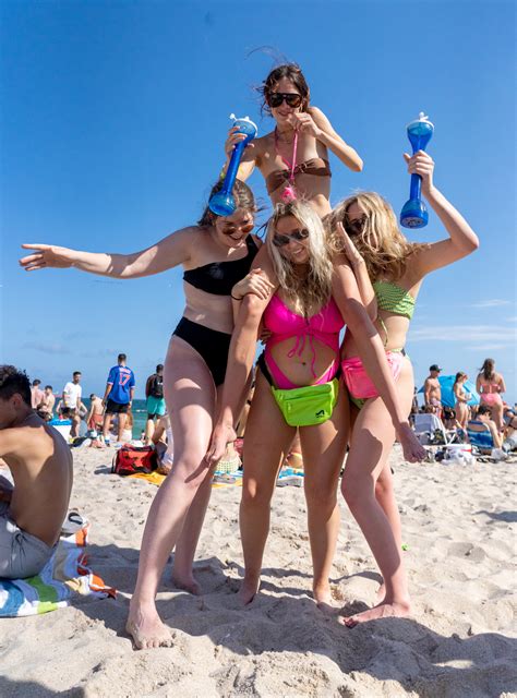 Spring breakers flock to Florida beaches without COVID restrictions