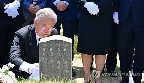 문재인 퇴임 후 첫 광주 방문5·18에 큰 빚 져종합 연합뉴스