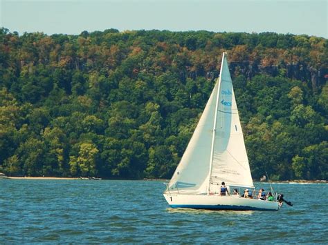 Fall Foliage Sails Hudson River Community Sailing