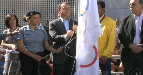 G1 Bandeira Olímpica é Hasteada No Alemão No Rio Notícias Em Rio