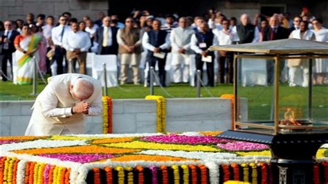 In Photos Pm Modi Pays Homage To Mahatma Gandhi At Rajghat