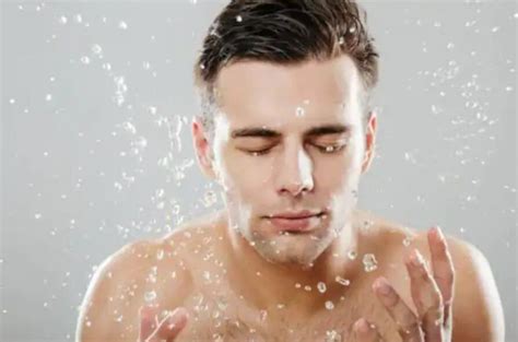 Mens Skin Care Tips चेहरा धुलते समय मर्द हमेशा करते हैं ये गलती सावधानी रखें वरना घट जाएगा