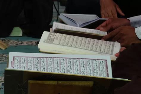 Surat Al A Raf Ayat 190 Teks Arab Latin Dan Artinya Dalam Bahasa