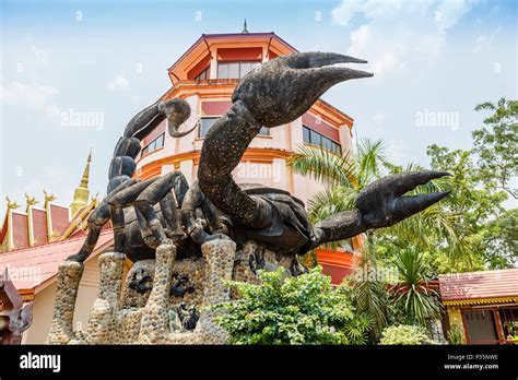 Statue of big scorpion in Wat Phra That Doi Wao, Scorpion Temple in Mae ...