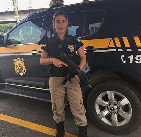 Agente Da Polícia Rodoviária Federal Faz Sucesso Nas Redes Com Fotos De