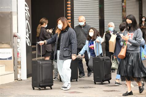 全面通關│尖沙咀旅客回升 零售商：估計下周一起生意額或再上升2至3成 新冠疫情專頁