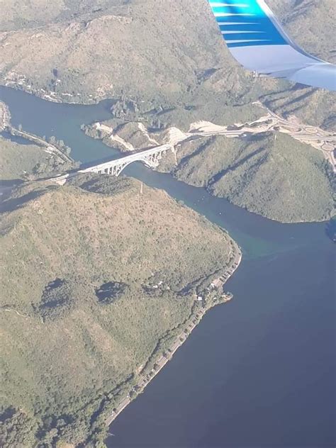 Así se ve desde un avión el nuevo puente sobre el lago San Roque El