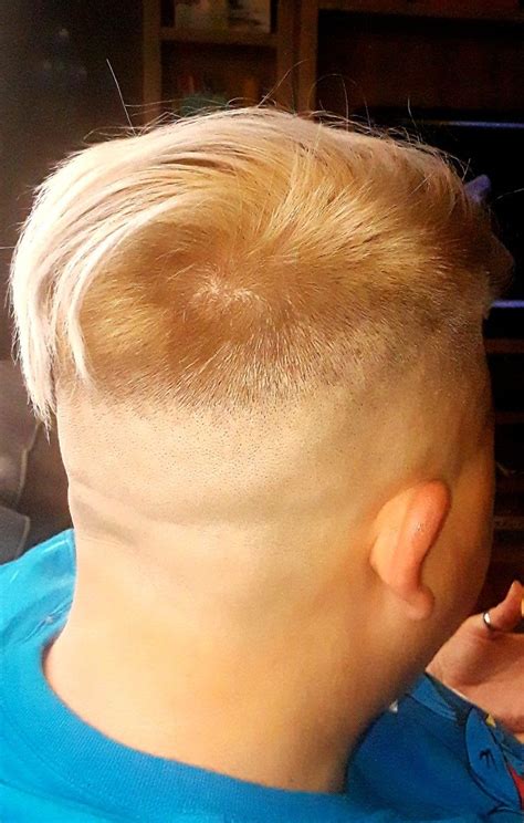 Pin Von Robert Parke Auf Shaved Bob Frisur Undercut Frisuren Rasieren