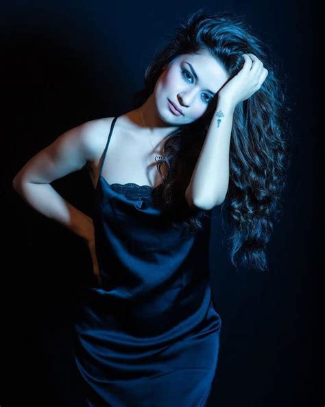 Aladdin Actress Avneet Kaur Sizzling Hot Photoshoot In Black Satin Slip Dress Goes Viral In