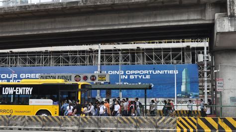 Quezon Avenue Edsa Bus Carousel Queue