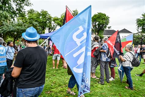 Manifestation Contre La Mont E De L Extr Me Droite Devant La Pr Fecture