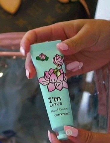 Pin By Sofijaolivera Design Team On In On My Bag In 2022 Hand Cream