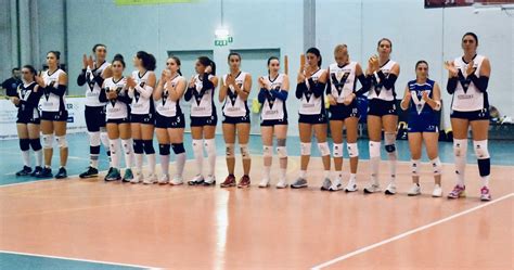 Volley C F Aurora Brindisi Bagna Con Un Successo La Prima Casalinga